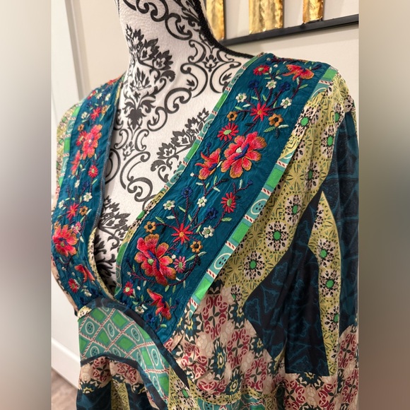 Johnny Was Embroidered Tunic - Picture 2 of 9